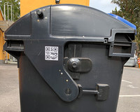 QR-Code Aufkleber auf Mülltonne